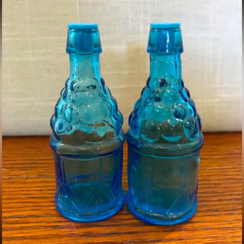 Western Rifle Herb Finley Blue Wheaton Glass Bottles
Salt and Pepper Shakers